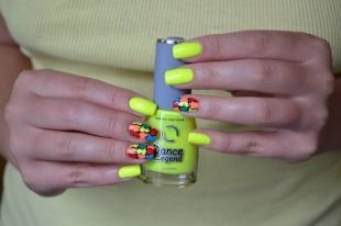 Дизайн гелевых ногтей, яркий желтый маникюр "пазлы"