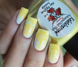 Рисунки ромашек на ногтях, цветочный маникюр с эффектом омбре