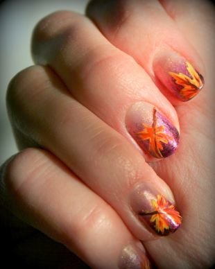 Яркие рисунки на ногтях, осенние листья на коротких ногтях